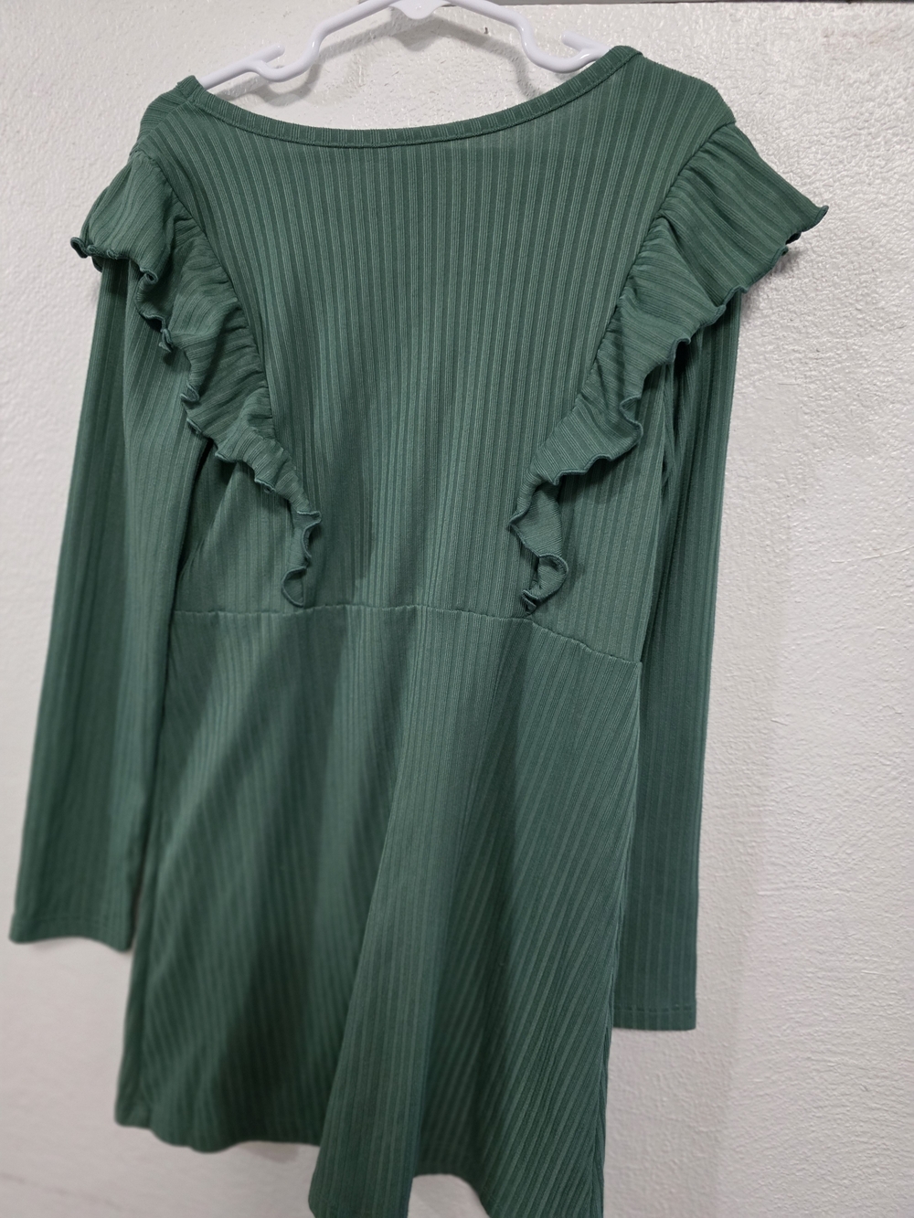 Green Ribbed Ruffle Long-Sleeve Dress - Picture 4 of 4